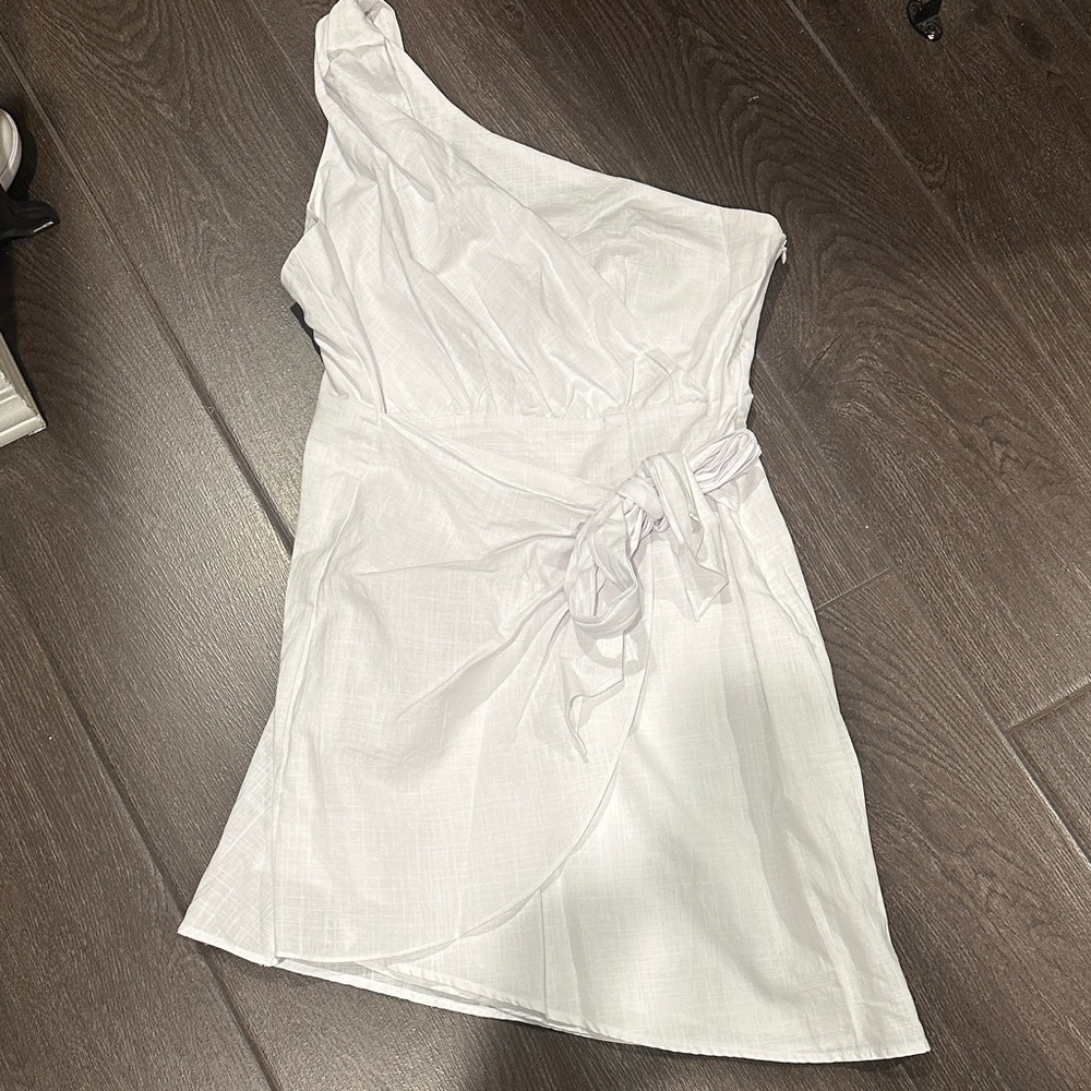 White One-Shoulder Dress